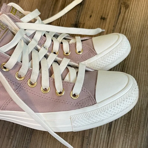Converse Women's Blush Pink Sneakers mid high size 7.5 gold accents - Picture 9 of 9